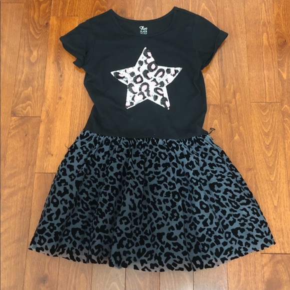 SOLD ‼️ Black star dress! - Picture 1 of 5